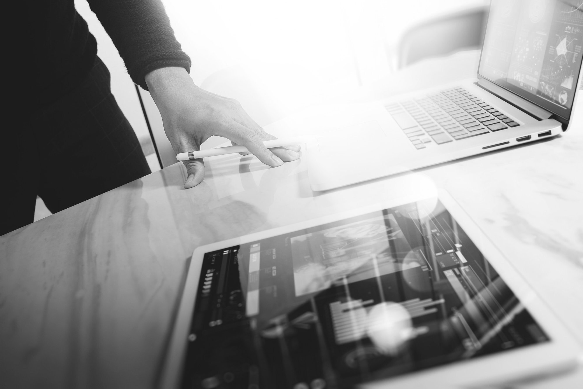 investment_resized_2000w investment_resized_2000w